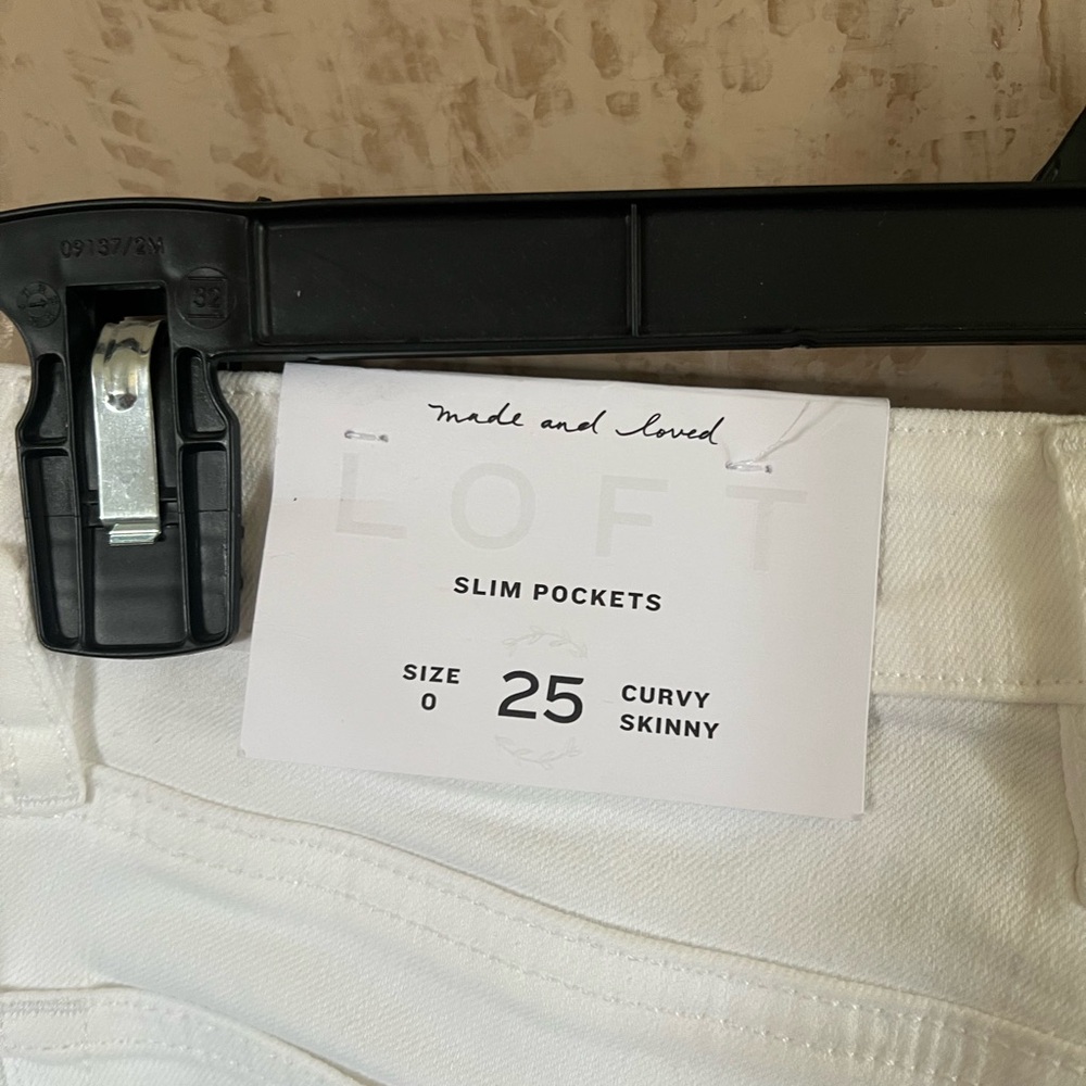 NWT LOFT Curvy Skinny White Jeans – Size 25 – Button Ankle Detail - Picture 6 of 7